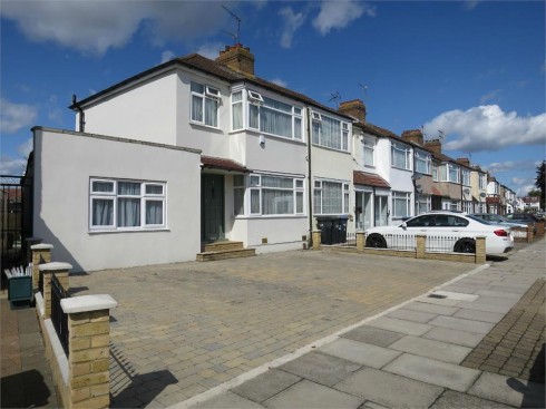 Albany Park Avenue, Enfield, Greater London - Photo 1