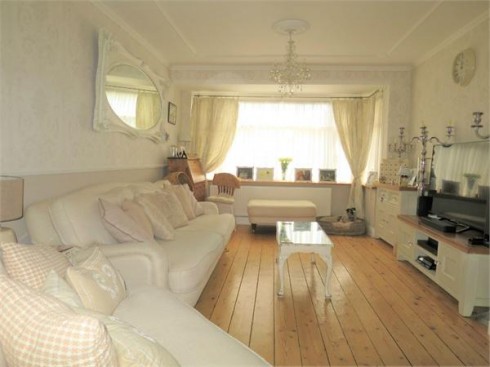 Albany Park Avenue, Enfield, Greater London - Photo 2