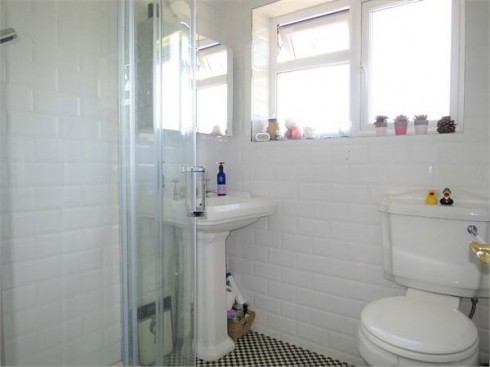 Albany Park Avenue, Enfield, Greater London - Photo 15