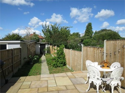 Albany Park Avenue, Enfield, Greater London - Photo 17