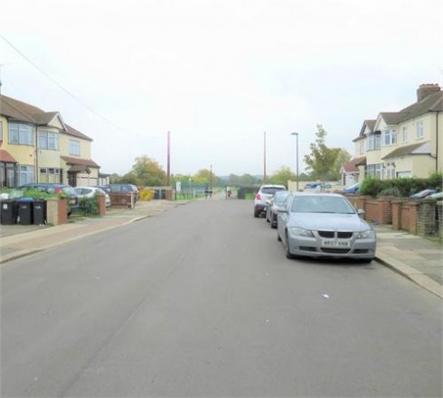 Albany Road, Enfield, Greater London - Photo 15