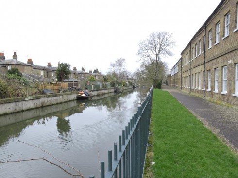 James Lee Square, Enfield, Greater London - Photo 1