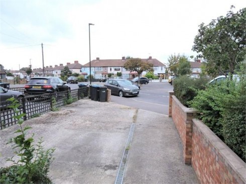 Ian Square, Enfield, Greater London - Photo 20