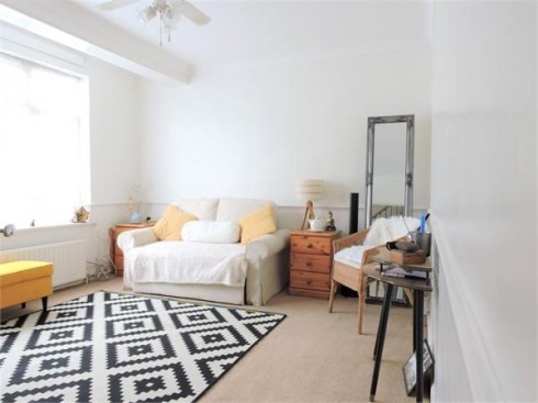 Ashford Crescent, Enfield, Greater London - Photo 3