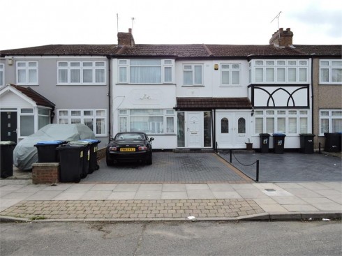 Albany Park Avenue, Enfield, Greater London - Photo 1