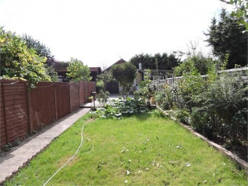 Albany Park Avenue, Enfield, Greater London - Photo 22