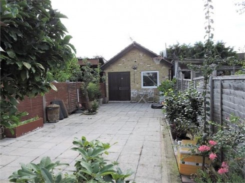 Albany Park Avenue, Enfield, Greater London - Photo 23