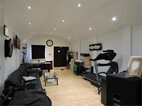 Albany Park Avenue, Enfield, Greater London - Photo 24